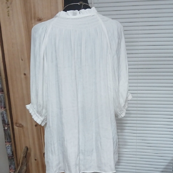 Chic White Ruffle Blouse - Picture 6 of 8